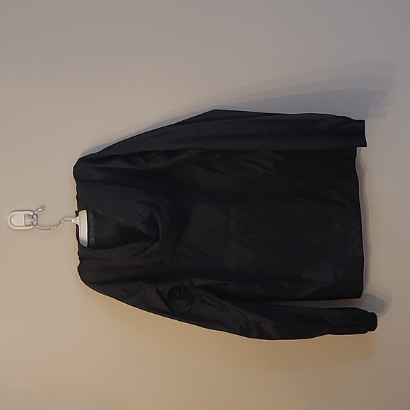 Black Columbia Windbreaker With Front Pockets, a Hood and Elasticated Wrists - Picture 5 of 6